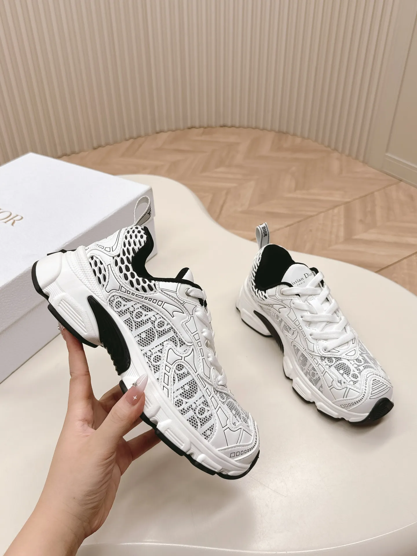 👟👟Ex-factory price 620👟👟 Hot item, star model 2024 main hot item, the newly released Dior Chrono new casual sports shoes, running shoes, dad shoes are really cool, full of futuristic feeling! Really cool! Once again interpreting Dior's concept of cool fashion, the lucky star will bless you with good luck. The new EVA sole is super light and super soft! A perfect replica of the original! Fully matched material and mold! ! 35-40